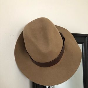 Tan HAT